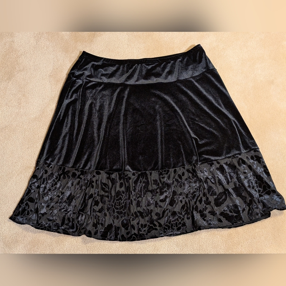 Women's Apostrophe Stretch Black Velvetine Skirt Sheer Floral at Hem| Size 18-20 - Picture 5 of 8